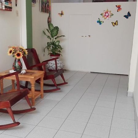 Hostal El Colibri Iquitos Kültér fotó