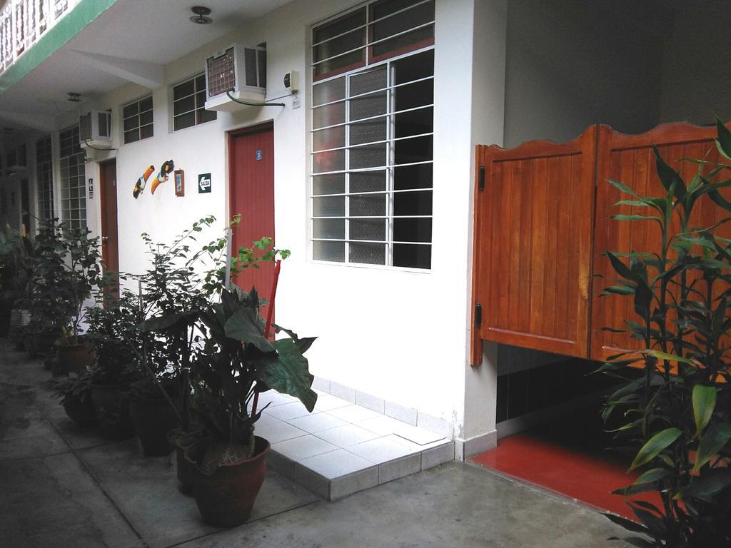 Hostal El Colibri Iquitos Kültér fotó