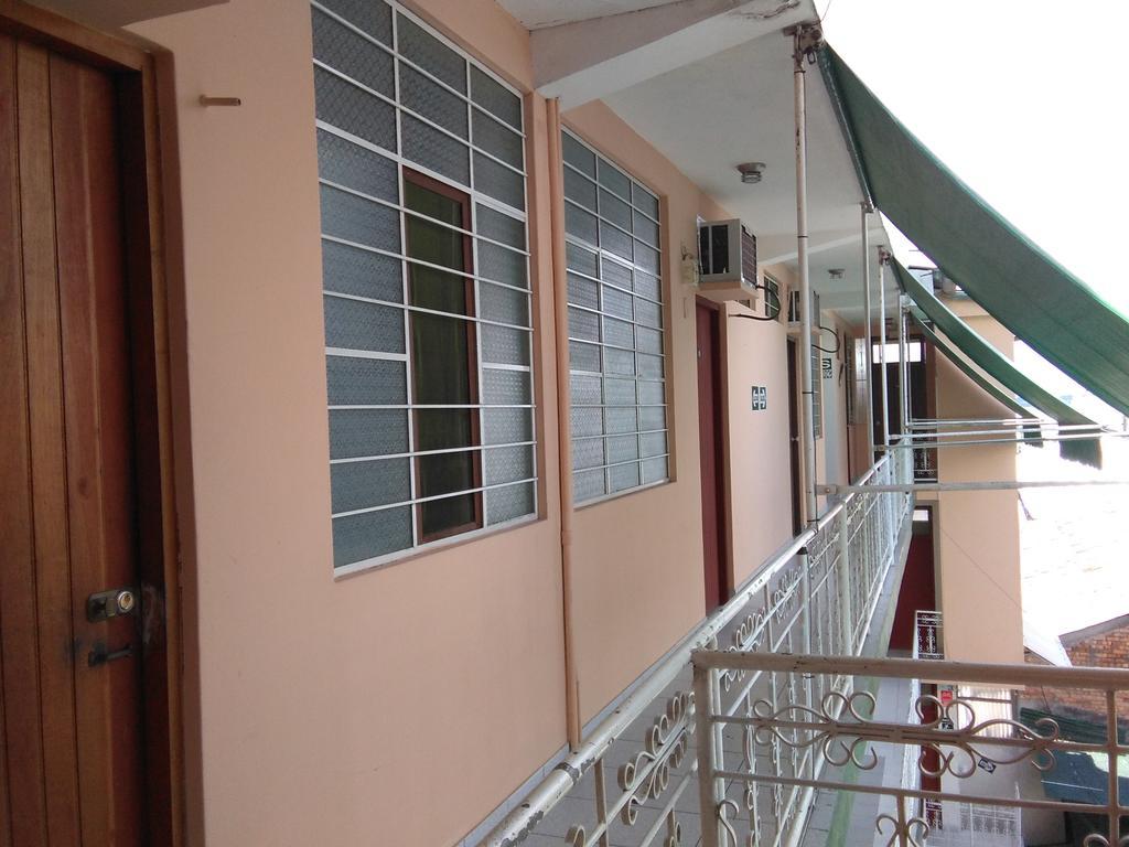 Hostal El Colibri Iquitos Kültér fotó