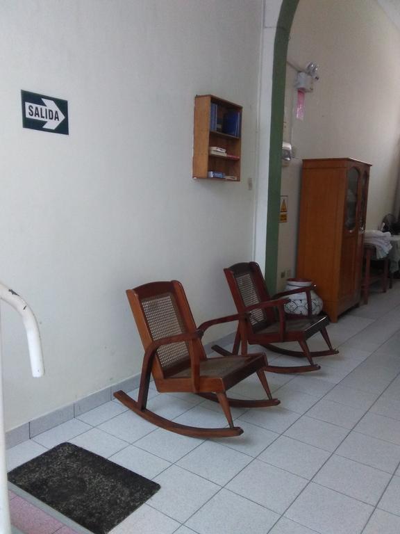 Hostal El Colibri Iquitos Kültér fotó