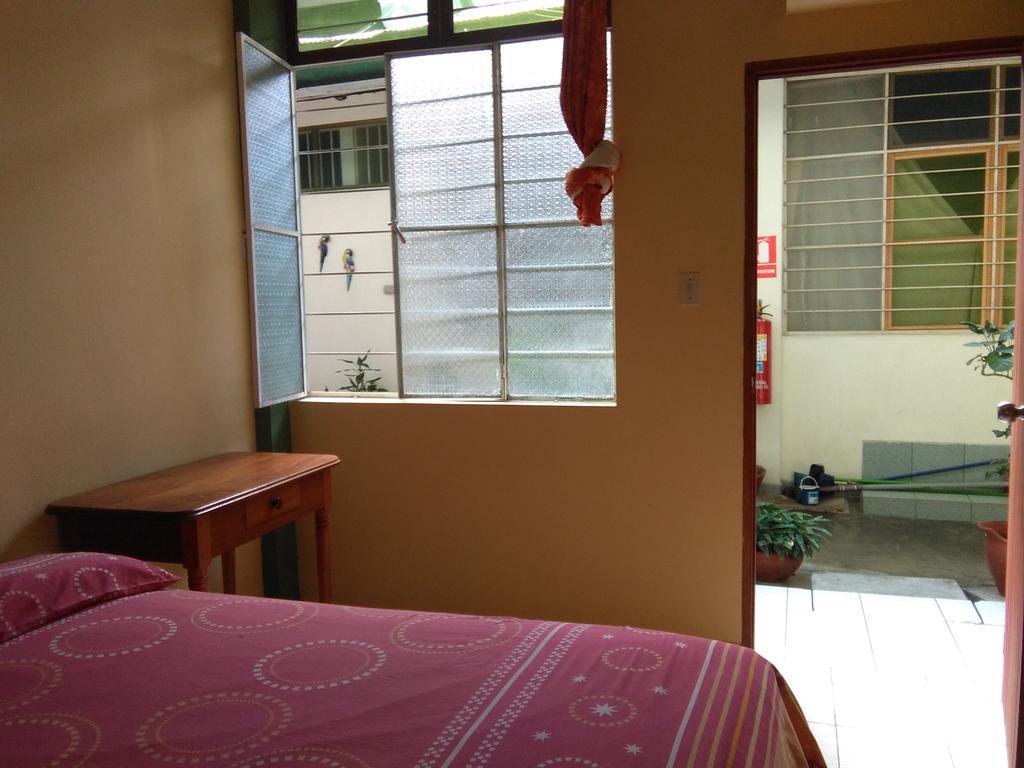 Hostal El Colibri Iquitos Szoba fotó