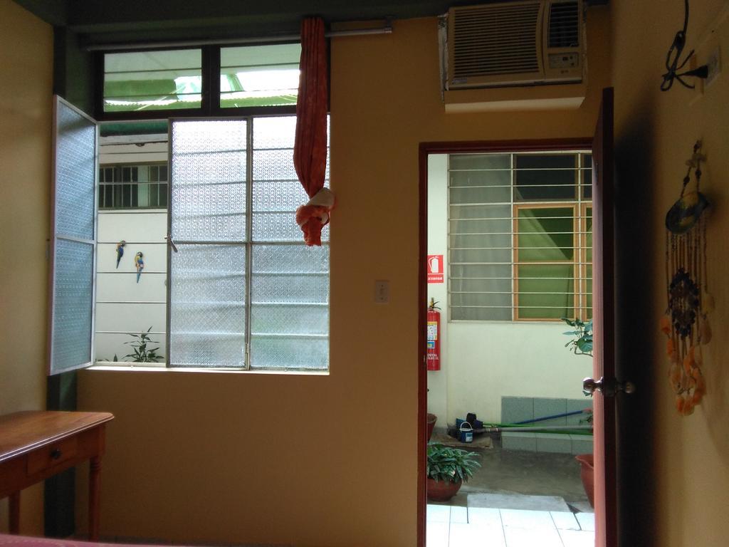 Hostal El Colibri Iquitos Szoba fotó