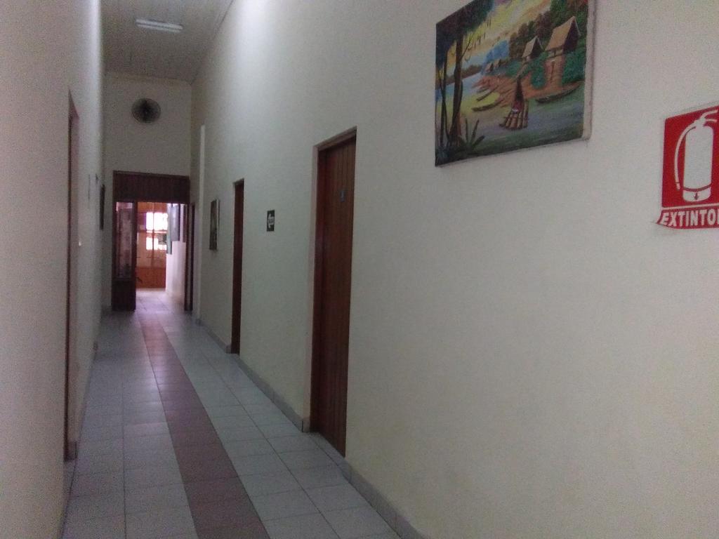 Hostal El Colibri Iquitos Szoba fotó
