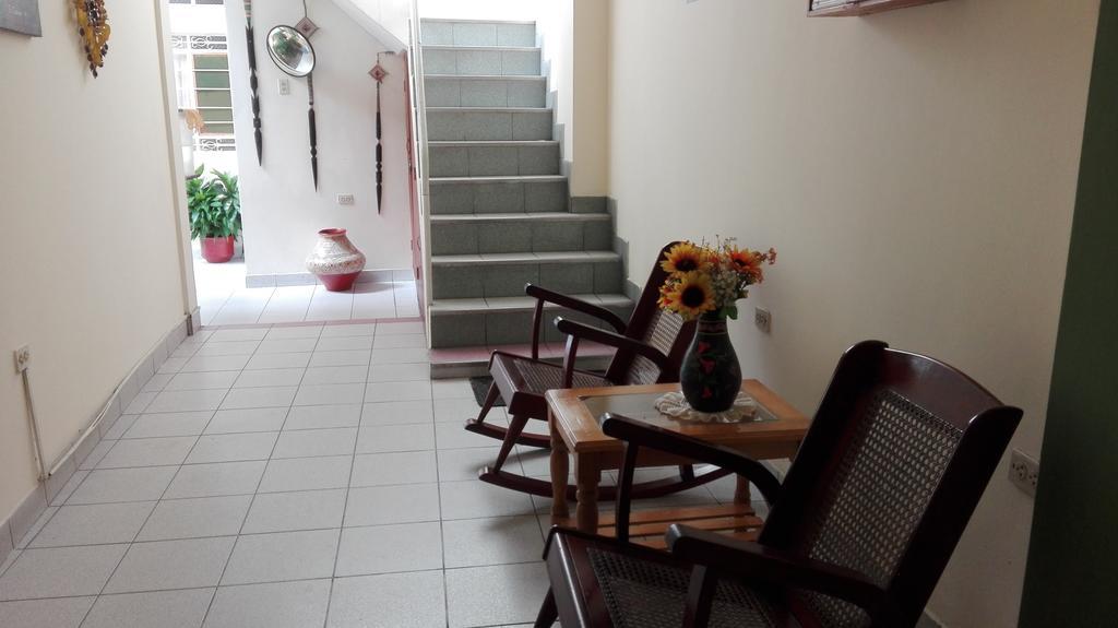 Hostal El Colibri Iquitos Kültér fotó