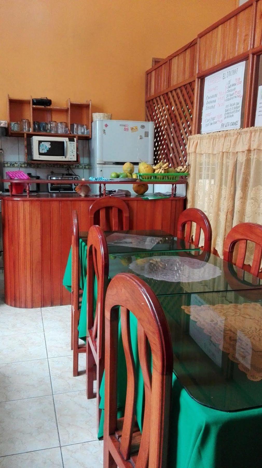 Hostal El Colibri Iquitos Kültér fotó