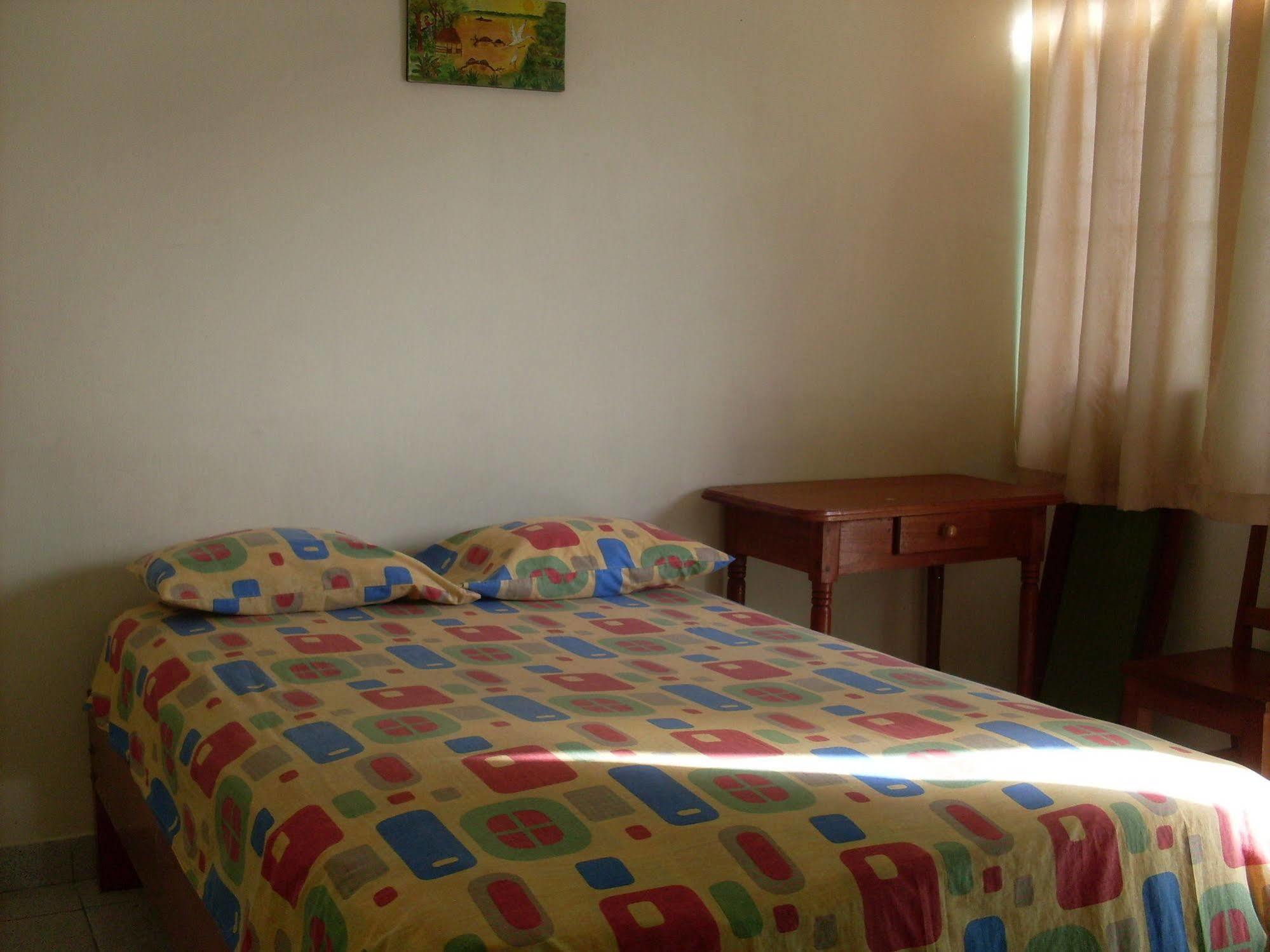 Hostal El Colibri Iquitos Kültér fotó