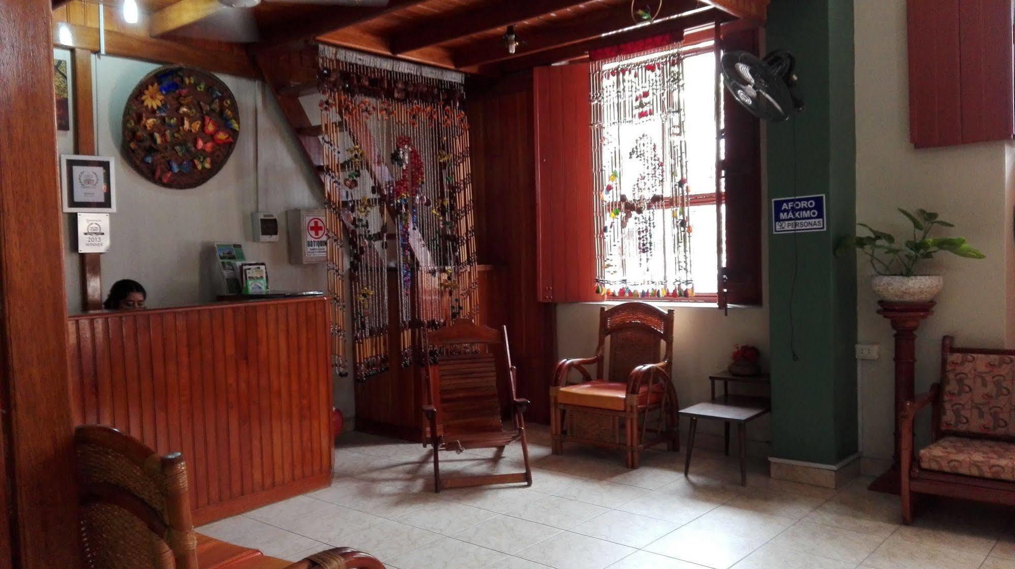 Hostal El Colibri Iquitos Kültér fotó