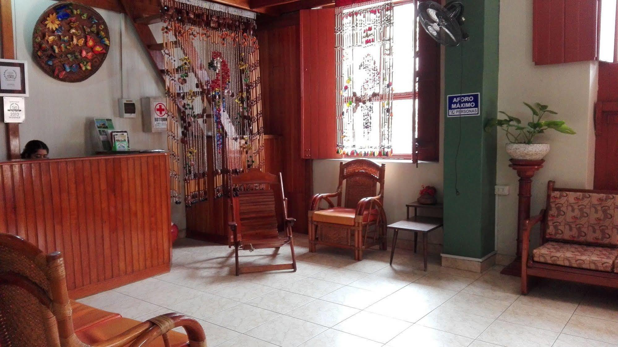 Hostal El Colibri Iquitos Kültér fotó