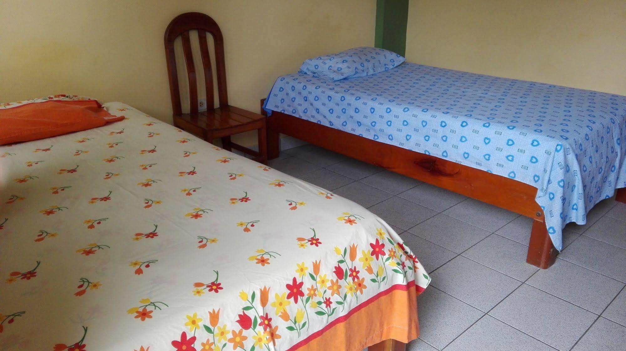 Hostal El Colibri Iquitos Kültér fotó