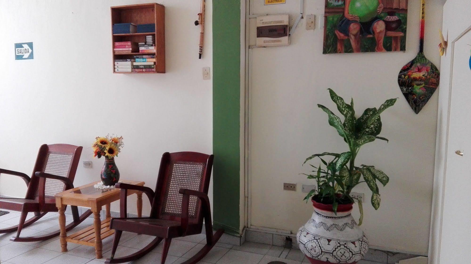 Hostal El Colibri Iquitos Kültér fotó