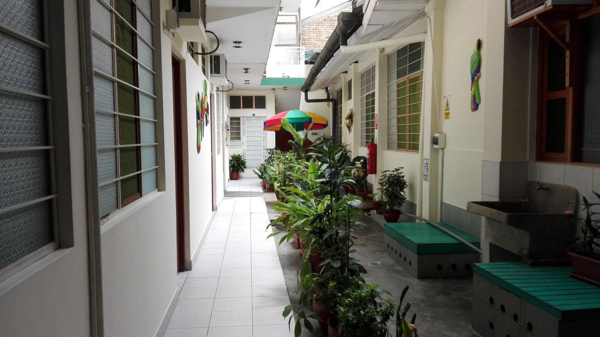 Hostal El Colibri Iquitos Kültér fotó