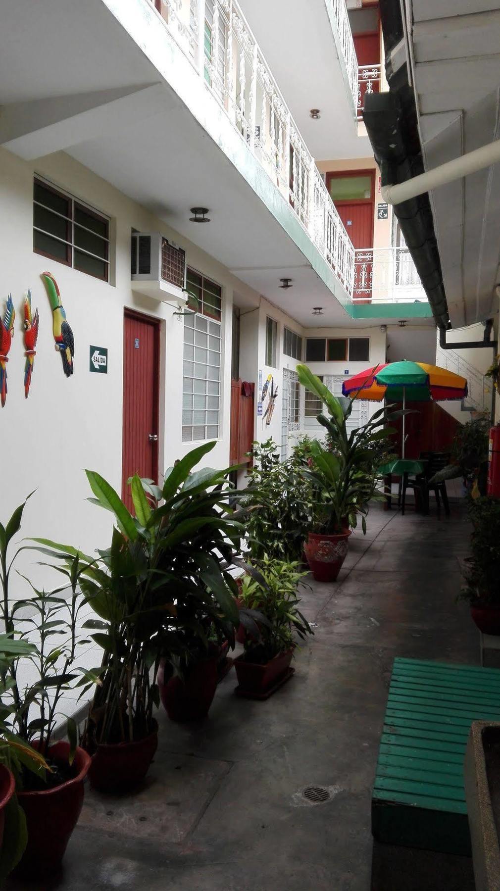 Hostal El Colibri Iquitos Kültér fotó