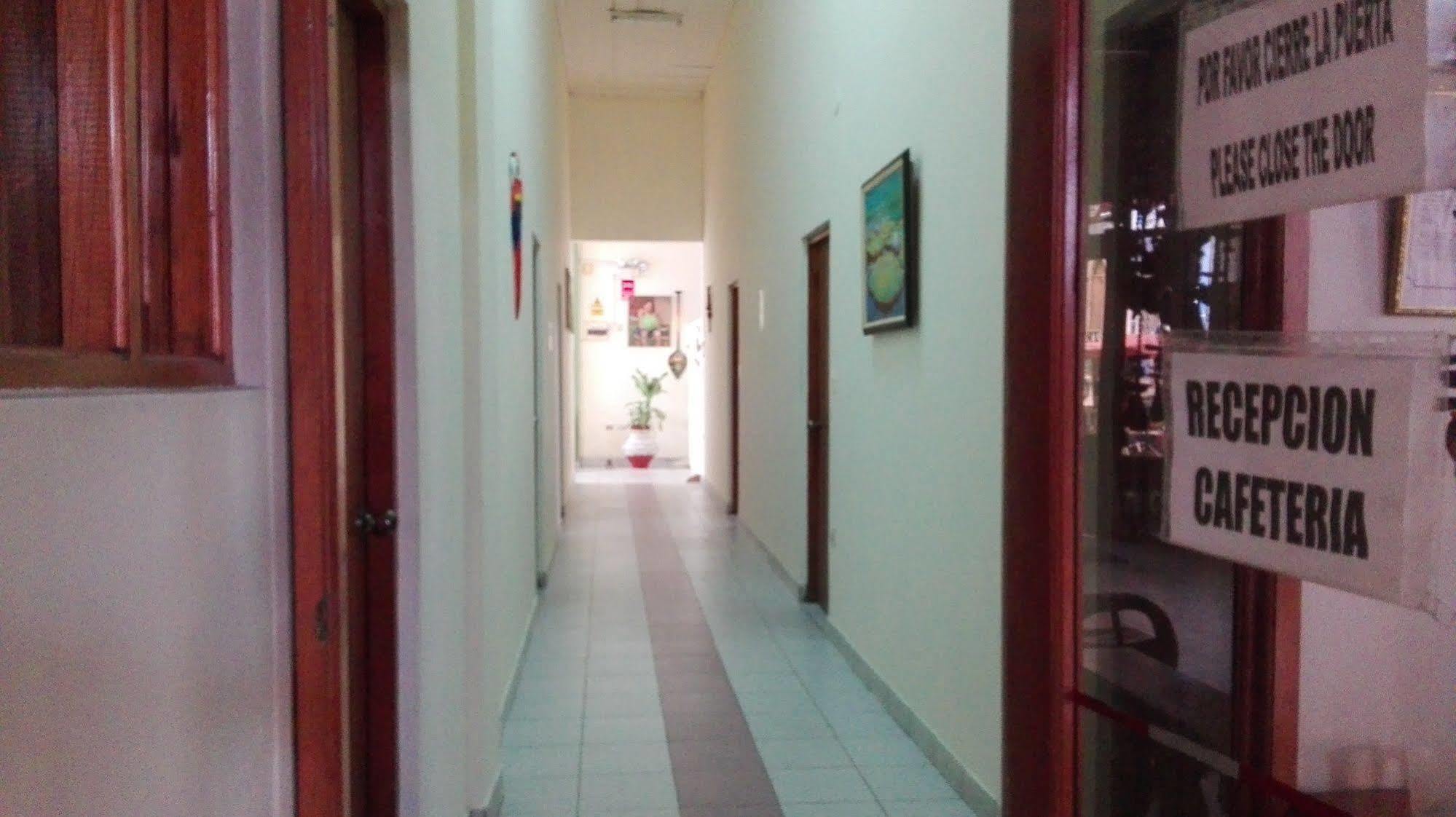 Hostal El Colibri Iquitos Kültér fotó