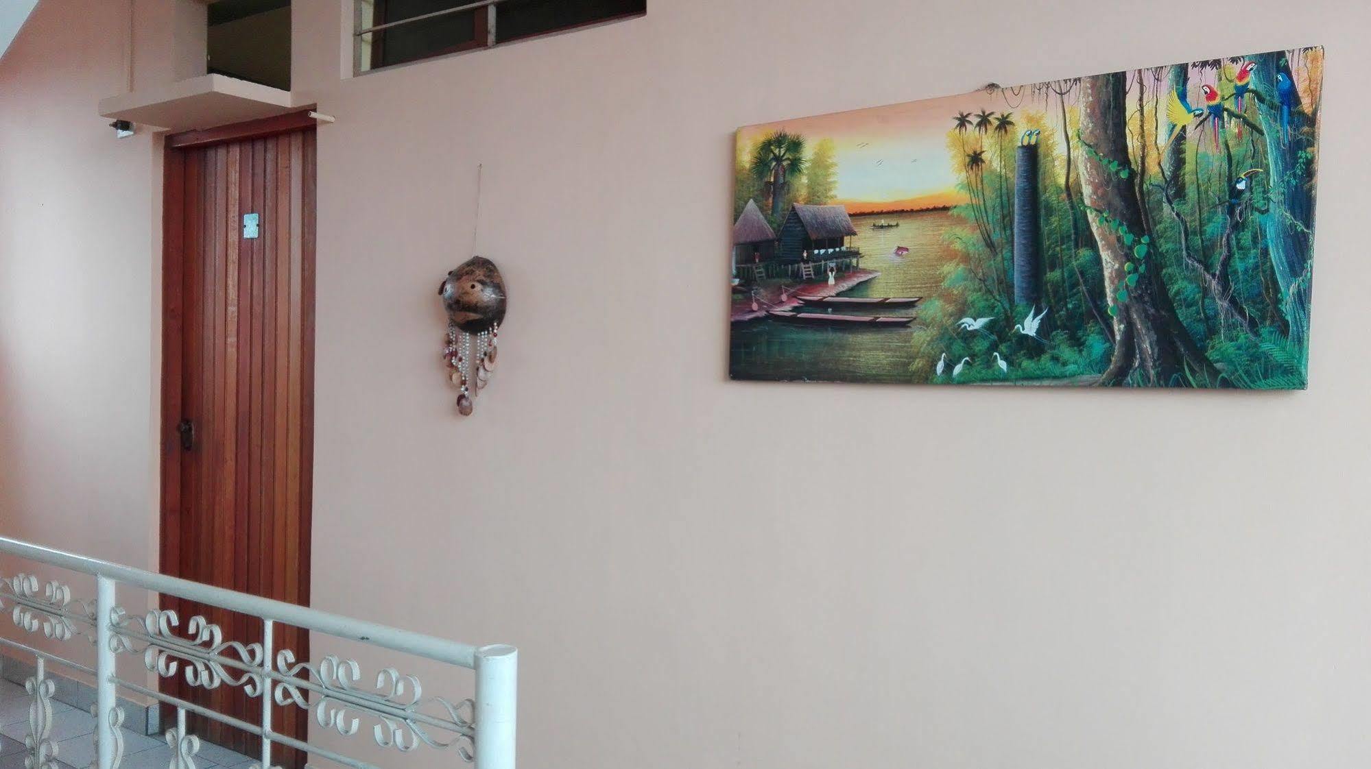 Hostal El Colibri Iquitos Kültér fotó
